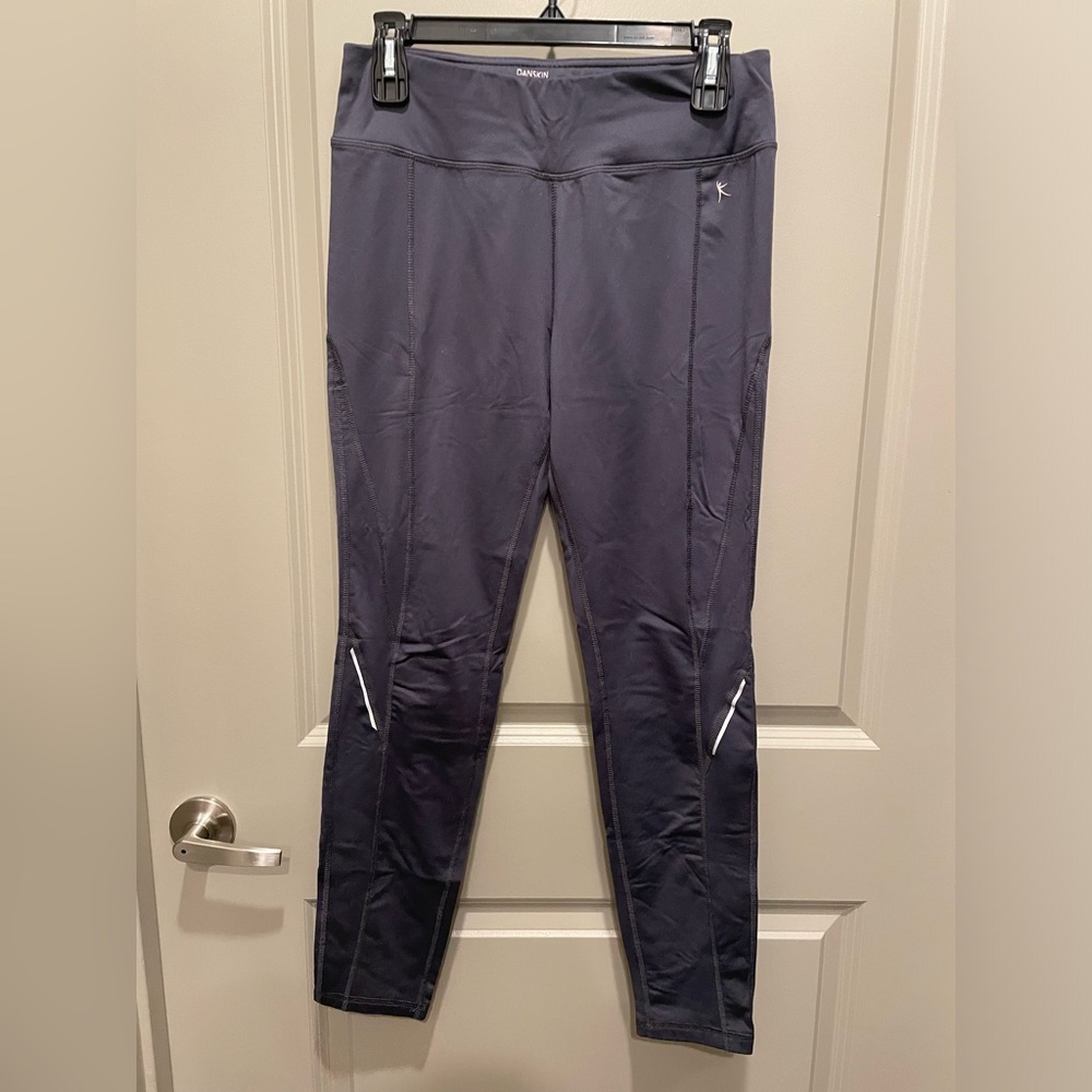 Danskin gray leggings women’s size medium. Dankskin grey athletic leggings